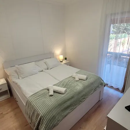 Vine Apartment